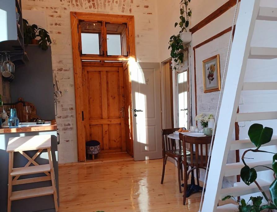River Nest Apartment *